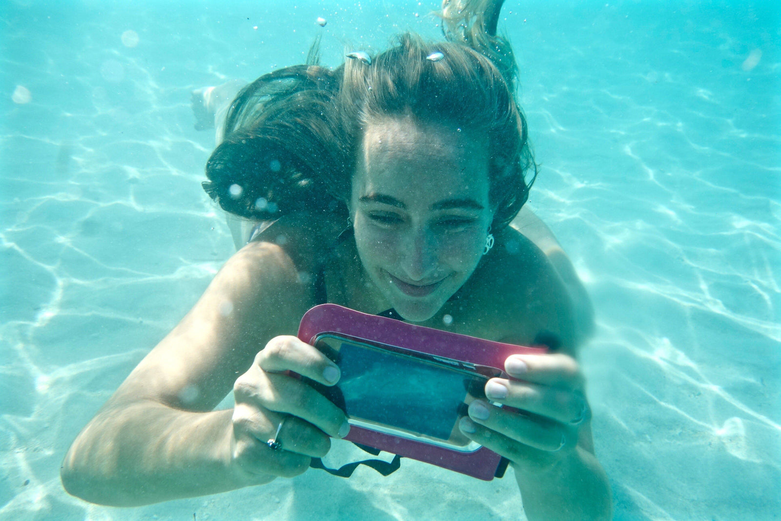 Phone Lost for 10 Days Underwater Found Undamged